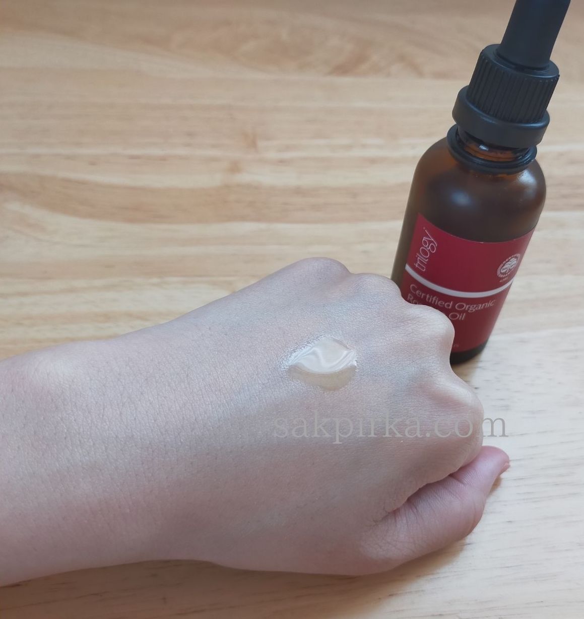 【本当に効果を感じた】ローズヒップオイル愛用者のおすすめの効果的な使い方 ゆるミニマリスト（サクピリカ）コスメ日記