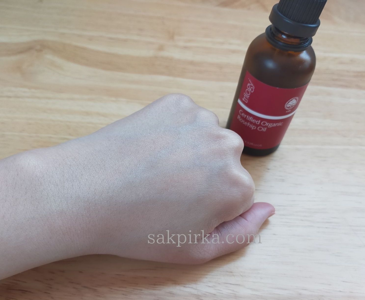 【本当に効果を感じた】ローズヒップオイル愛用者のおすすめの効果的な使い方 ゆるミニマリスト（サクピリカ）コスメ日記